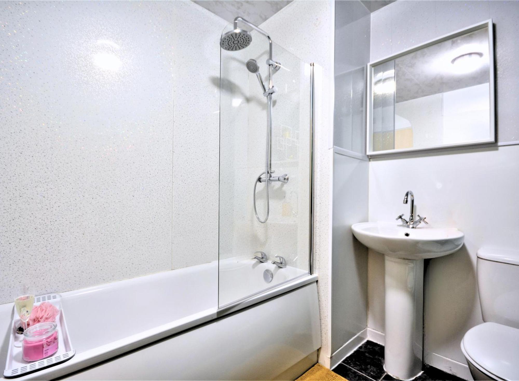Manchester Townhouse By Bevolve - 4 Bedrooms - Free Parking Luaran gambar